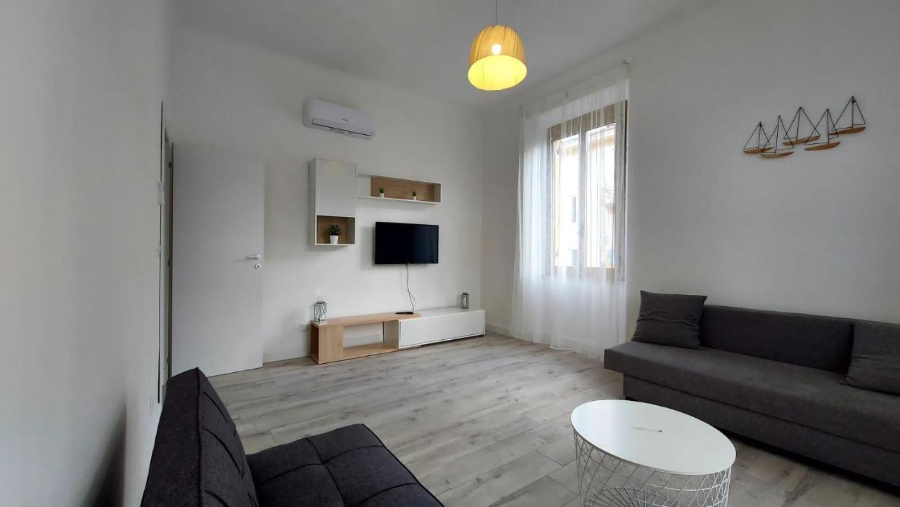 Green Central House Apartment ลาสเปเซีย ภายนอก รูปภาพ