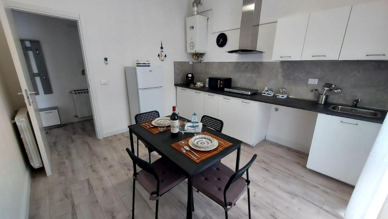 Green Central House Apartment ลาสเปเซีย ภายนอก รูปภาพ